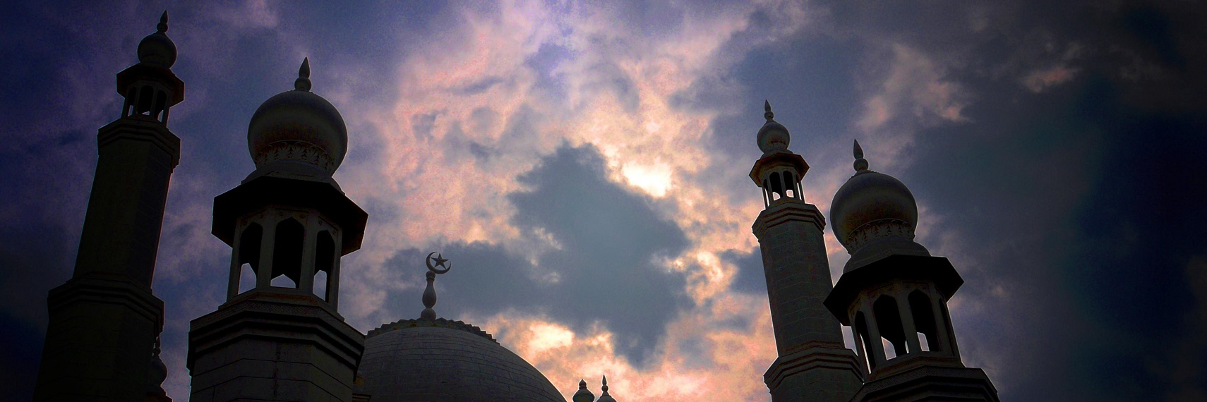 Navigating the Skies: A Practical Guide to Flying While Fasting During Ramadan